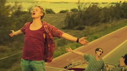 Drogas y un misterioso asesinato es parte de la trama.