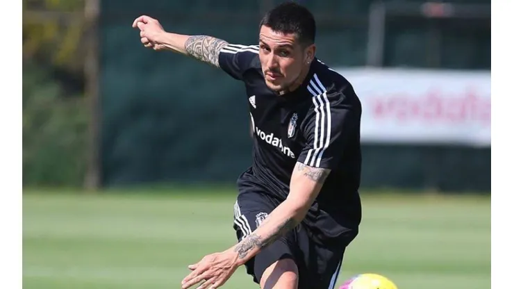 Enzo Roco entrenando en Besiktas