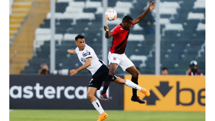 Colo Colo y Universidad Católica podrán hacer cinco incorporaciones en Copa Libertadores