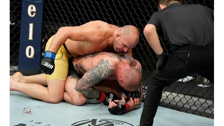 Glover Teixeira destrozó a Anthony Smith en la estelar del UFC Jacksonville