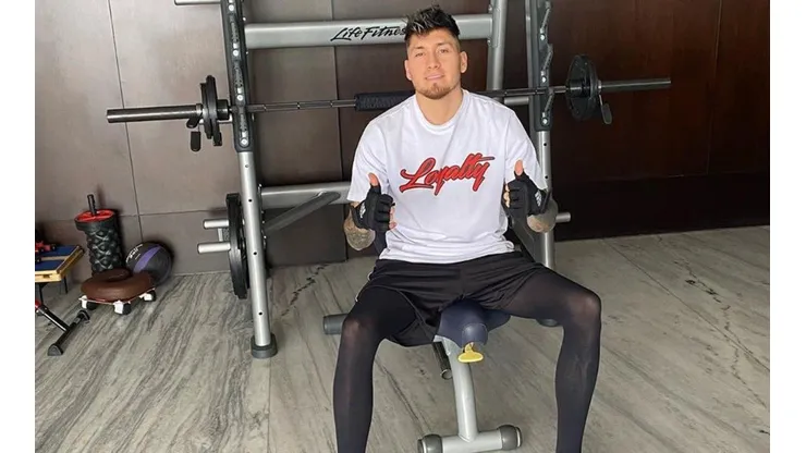 Castillo comparte video realizando trabajos con balón.