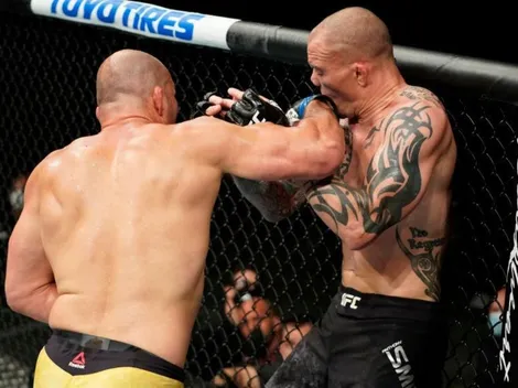 Y no fue solo uno: Smith le entregó sus dientes caídos al árbitro en plena pelea