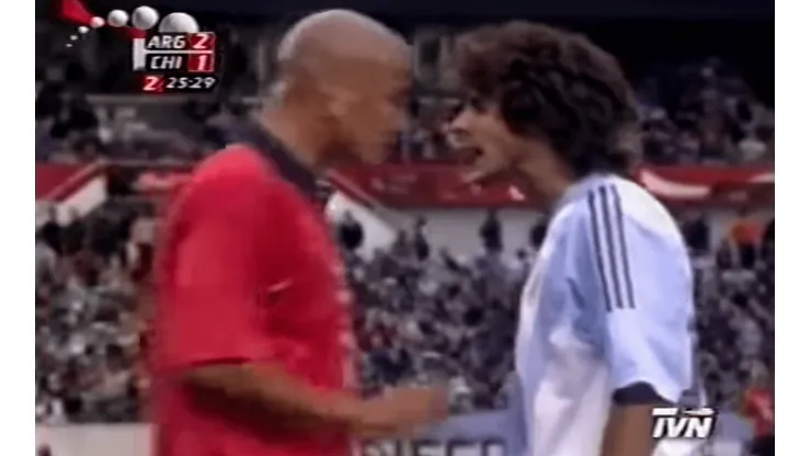 El empujón de Kike Acuña a Pablo Aimar