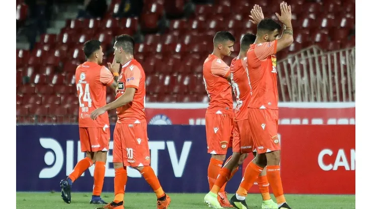 Cobreloa anuncia acuerdo con su plantel en la rebaja de salarial.