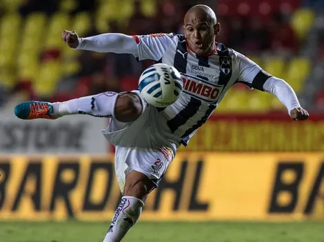 El tierno gesto de Chupete Suazo con un hincha de Monterrey