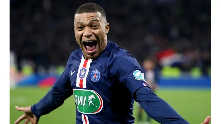 Mbappé gritando un gol por el PSG