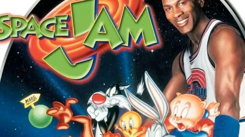 Michael Jordan y estrellas de Warner Bros protagonizan Space Jam que ahora dan en Netflix.