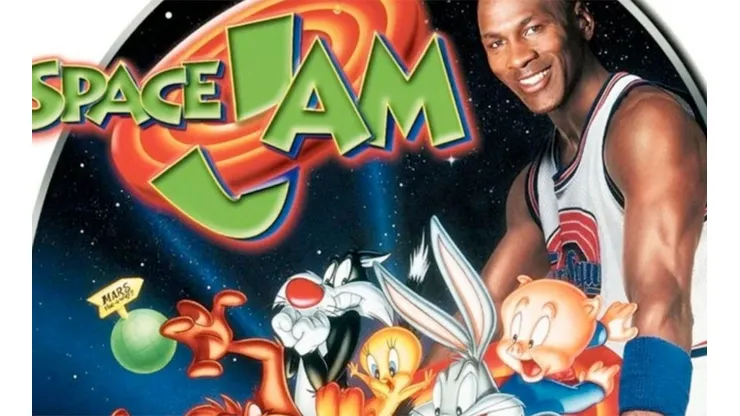 Michael Jordan y estrellas de Warner Bros protagonizan Space Jam que ahora dan en Netflix.