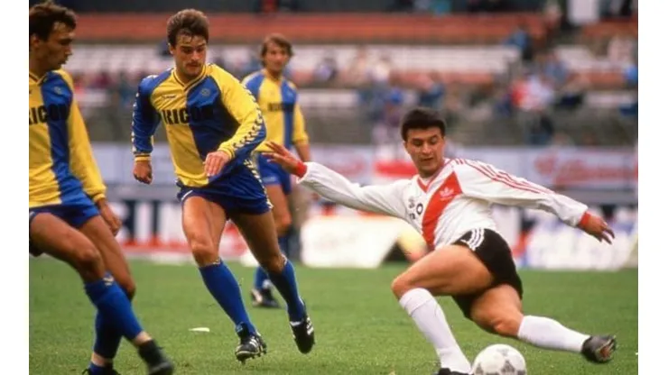 Claudio Borghi con la camiseta de River Plate