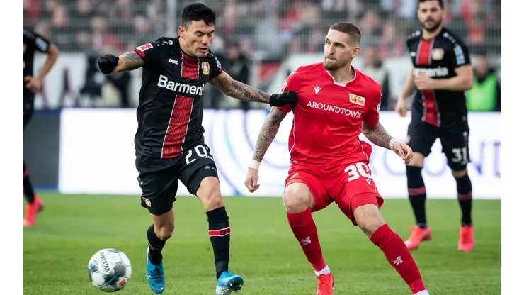 Charles Aránguiz con la camiseta del Bayer Leverkusen