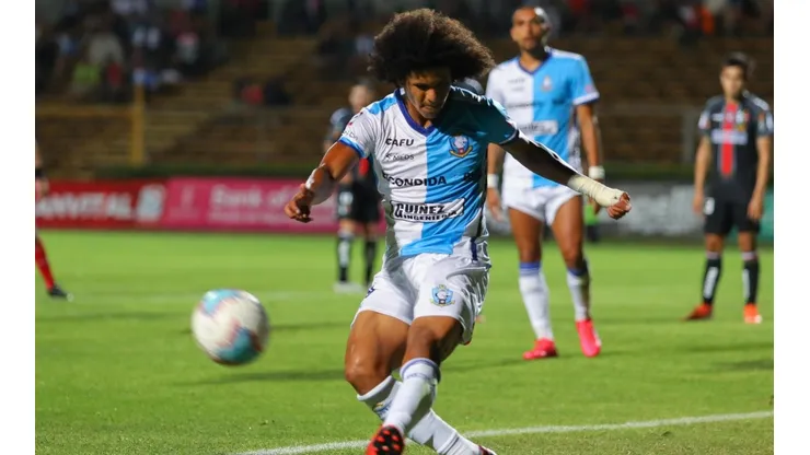 Eduard Bello ante Palestino