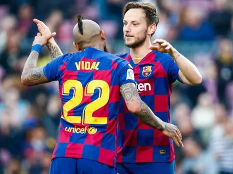La porfía de Ivan Rakitic toca a Arturo Vidal en Barcelona