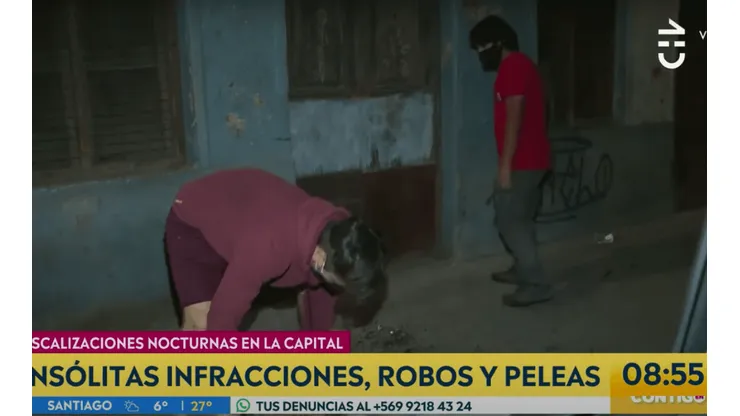 Los dos sujetos que fueron pillados por Chilevisión camino a un "carrete" durante el Estado de Excepción.