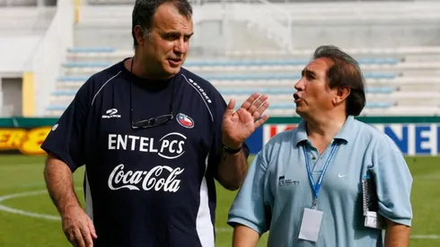 Ernesto Díaz junto a Marcelo Bielsa durante su paso por la selección chilena