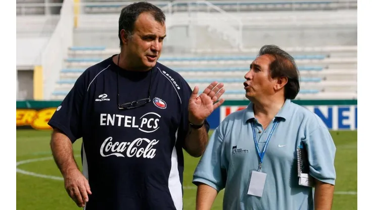 Ernesto Díaz junto a Marcelo Bielsa durante su paso por la selección chilena