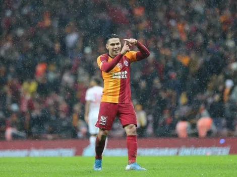 Radamel Falcao dona la primera camiseta que usó en Galatasaray