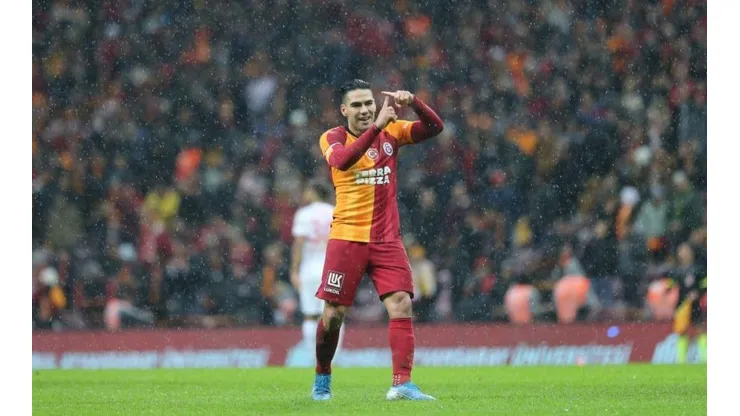 Falcao solidario