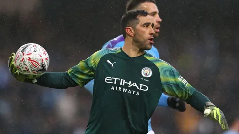 Claudio Bravo no llegará a Colo Colo