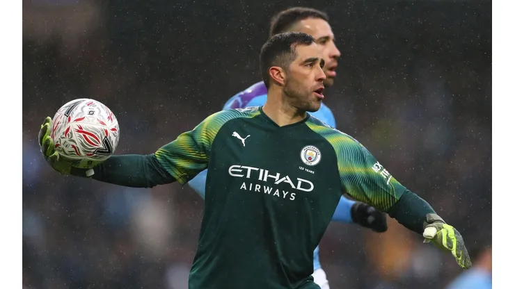 Claudio Bravo no llegará a Colo Colo