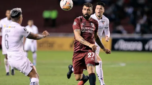 Lucas Pratto jugando por River Plate ante LDU