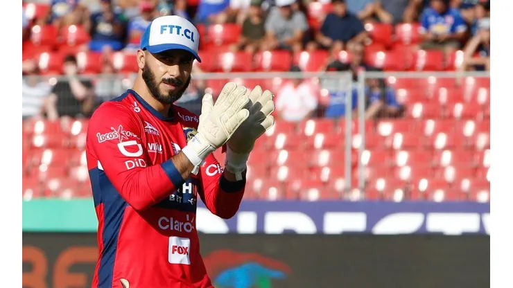 Johnny Herrera le prestó ropa a las autoridades por las medidas contra el coronavirs