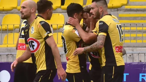 Plantel y cuerpo técnico de Coquimbo Unido cedieron sus premios