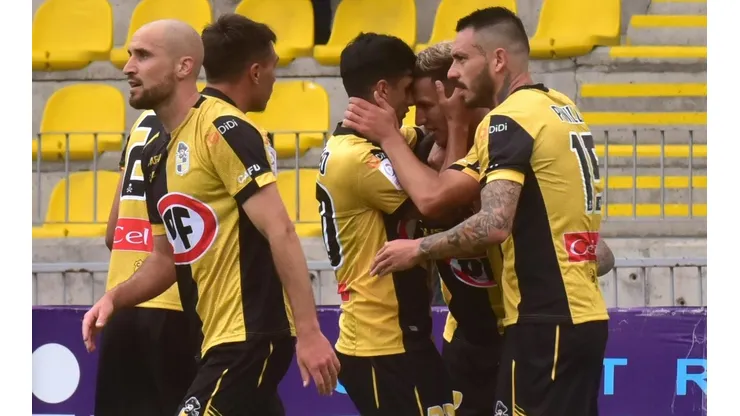 Plantel y cuerpo técnico de Coquimbo Unido cedieron sus premios