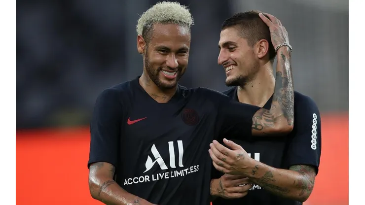 Paredes junto a Neymar