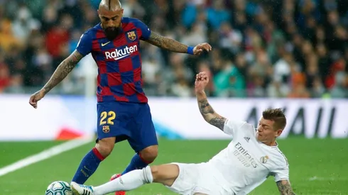 Arturo Vidal ante Toni Kroos