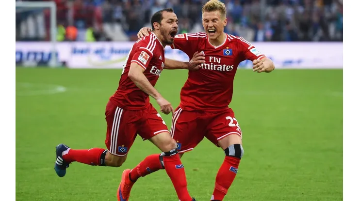 Marcelo Díaz celebra su gol más importante en el Hamburgo de Alemania