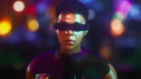 Con la nueva canción, conocemos una versión digital de Gianluca.