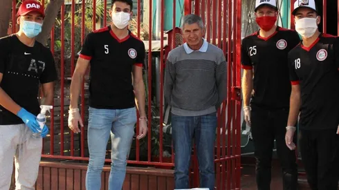 Unión La Calera regala cajas para sus adultos mayores