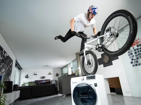 La alucinante "rutina en casa" del biker Fabio Wibmer