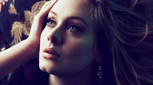 Adele se ha mantenido alejada del mundo de la música después de que tuvo un problema en sus cuerdas vocales.