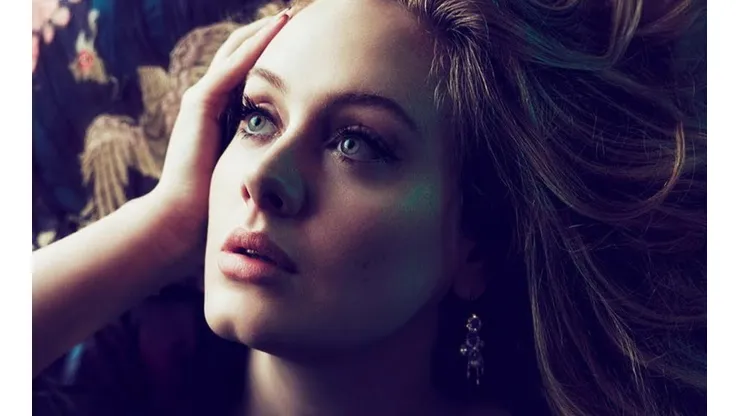 Adele se ha mantenido alejada del mundo de la música después de que tuvo un problema en sus cuerdas vocales.