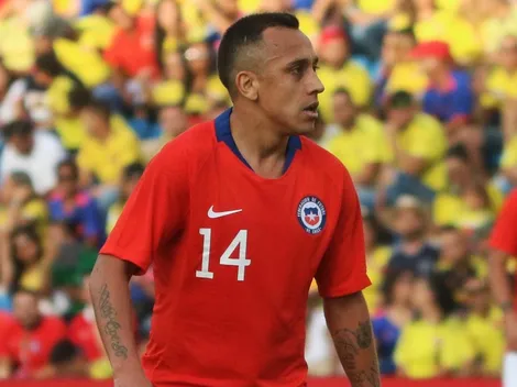 Gigante: Orellana subasta camiseta para ir en ayuda del Hospital Sótero del Río