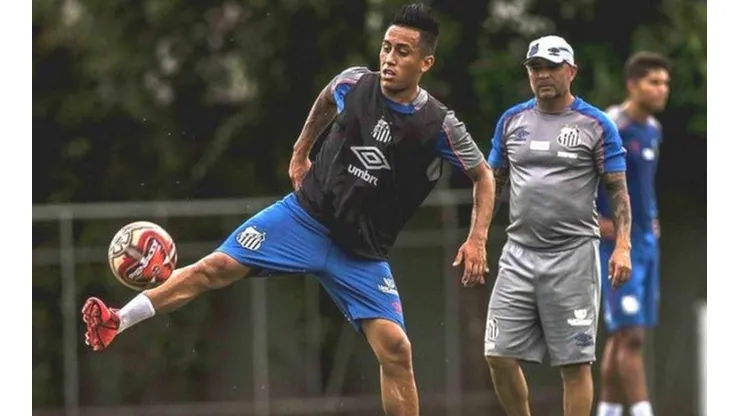 Christián Cueva con Jorge Sampaoli en una práctica en el Santos