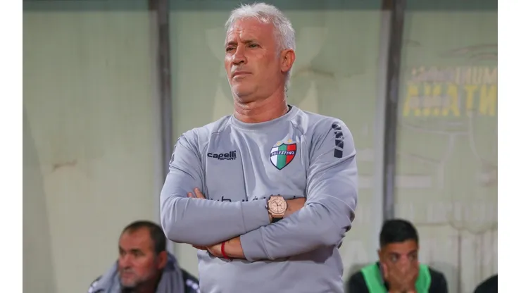 Basay compara planteles entre Colo Colo y Necaxa.