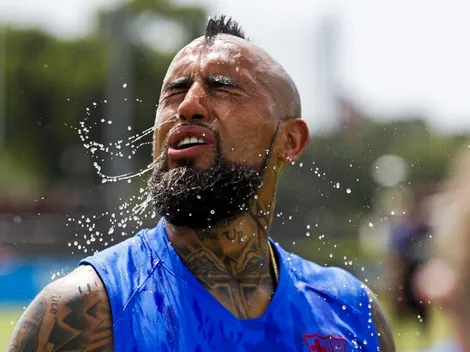 Las tres razones que tienen a Vidal con un pie afuera de Barcelona