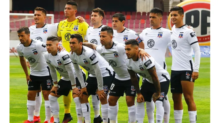 Formación de Colo Colo antes de enfrentar a Deportes La Serena