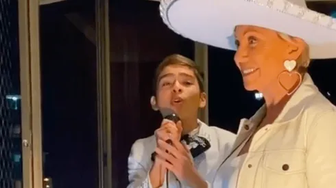Raquel Argandoña llevó un concierto de mariachis a su madre, que está en cuarentena por el coronavirus