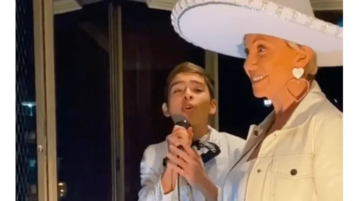 Raquel Argandoña llevó un concierto de mariachis a su madre, que está en cuarentena por el coronavirus