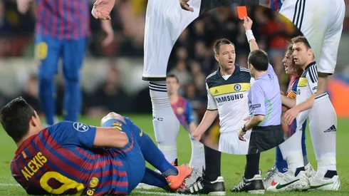 Alexis adolorido por el tonto rodillazo de Terry.