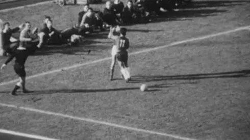 Una de las imágenes ícono del partido es el combo de Leonel Sánchez a Hugo Maschio y Mario David.