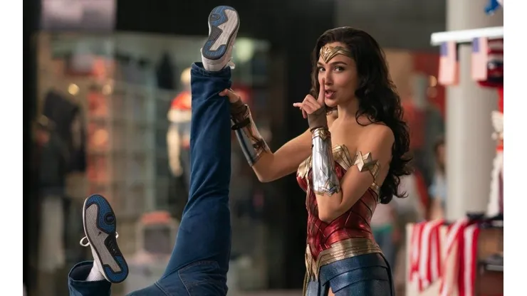 "Wonder Woman 1984" debería debutar en los cines en agosto próximo.