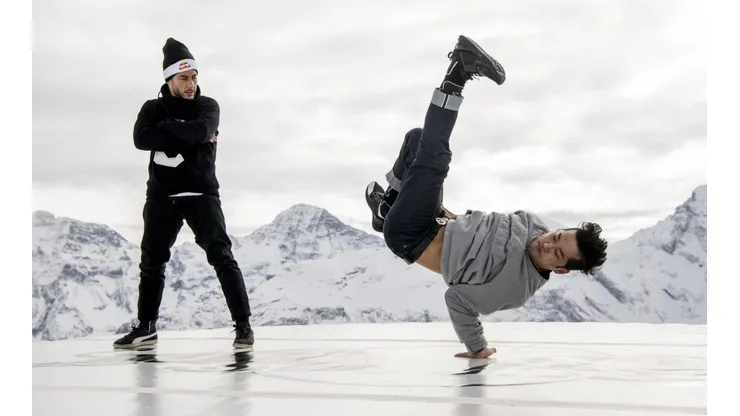 B-Boys Junior de Francia, y Hong de Korea, realizaron breakdance a más de a 4.479 metros de altura.