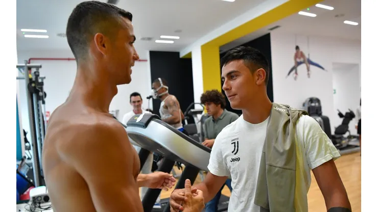 Paulo Dybala le da la bienvenida a la Juventus a Cristiano Ronaldo