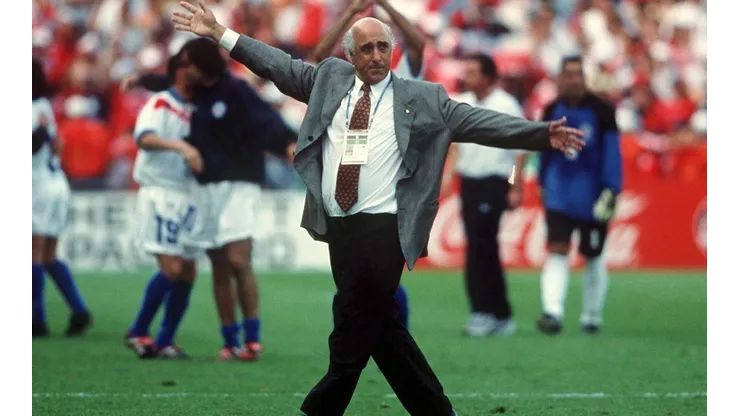 Acosta celebrando la clasificación a octavos de final en el Mundial de Francia