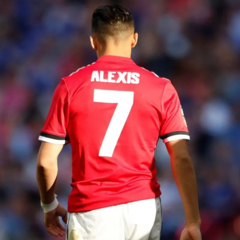 No lo quieren: Manchester United ofrece la camiseta 7 de Alexis