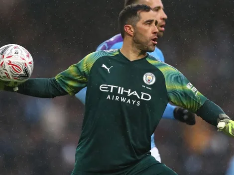 Bravo puede seguir en el City: su reemplazante se lesionó